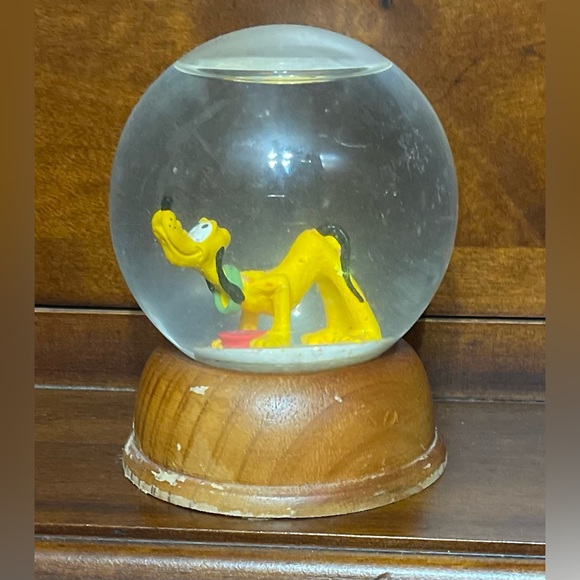 NE The First Limited Edition Disney Crystal Snow Globe Collection PLUTO - Picture 7 of 10